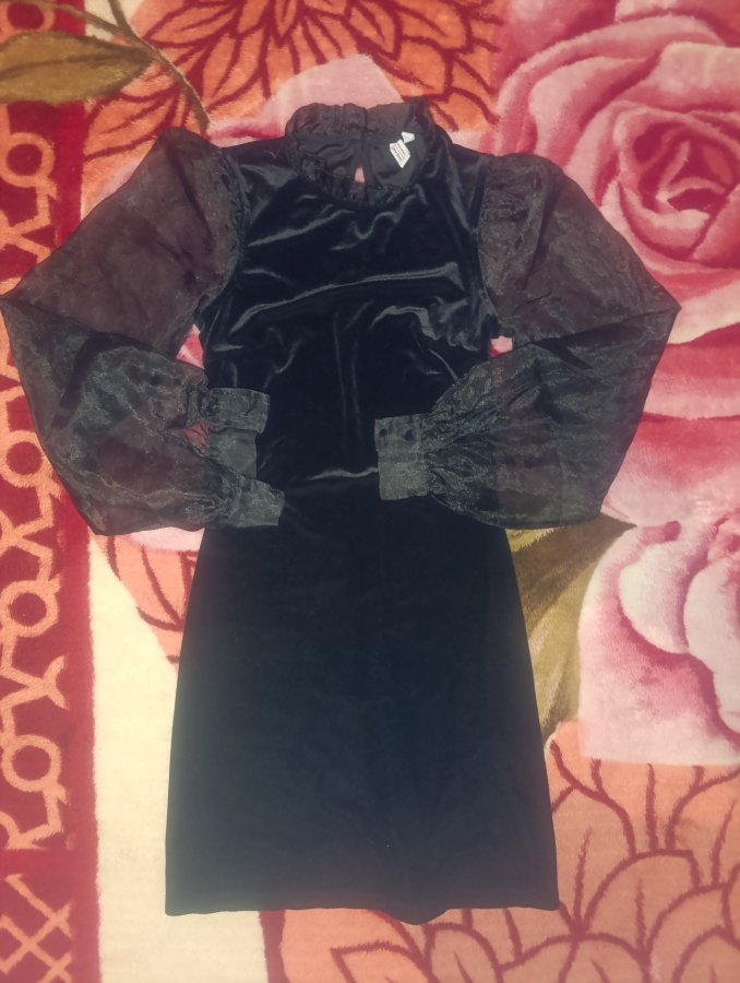 Illustration de Robe CHIC DE MARQUE TAILLE XS