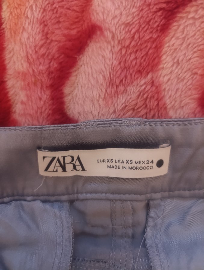 Illustration de Pantalon de marque ZARA DE TAILLE XS