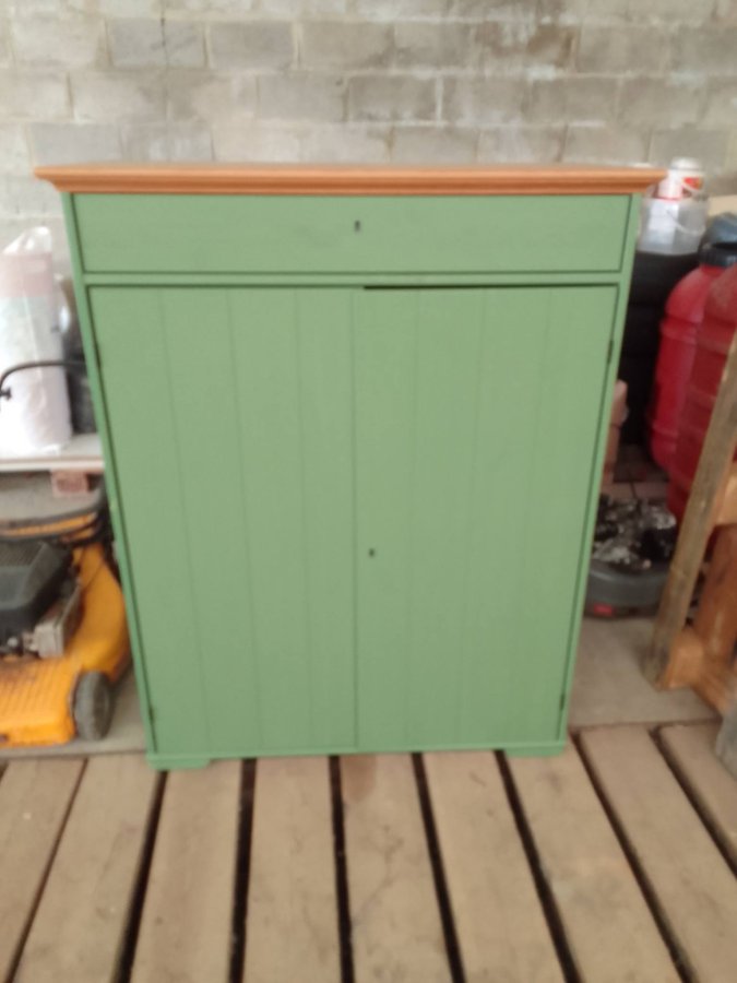 Illustration de Armoire a donner