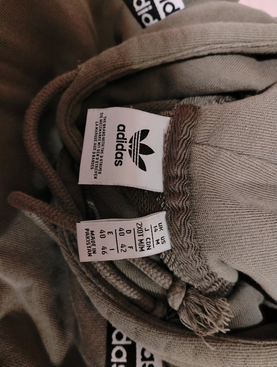 Illustration de Pull adidas vert taille 40