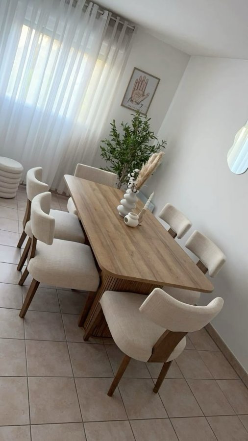 Illustration de Table à manger et Chaise