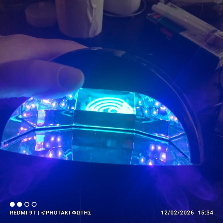 Illustration de lampe UV/ led manucure