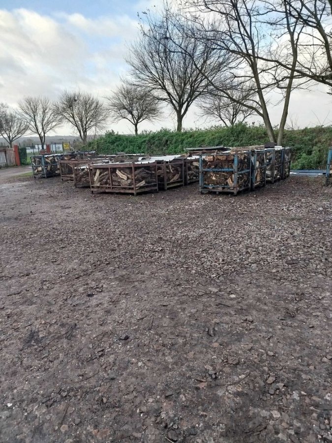 Illustration de BOIS DE CHAUFFAGE " EXTRA SEC de QUALITà‰" NEUF 