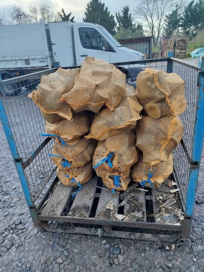 Illustration de ACHETEZ BOIS DE CHAUFFAGE OCCASION (6000)  CHARLEROI 