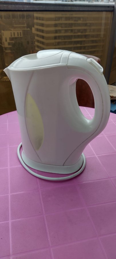 Illustration de BOUILLOIRE KETTLE WATERKOKER 1.2 LT