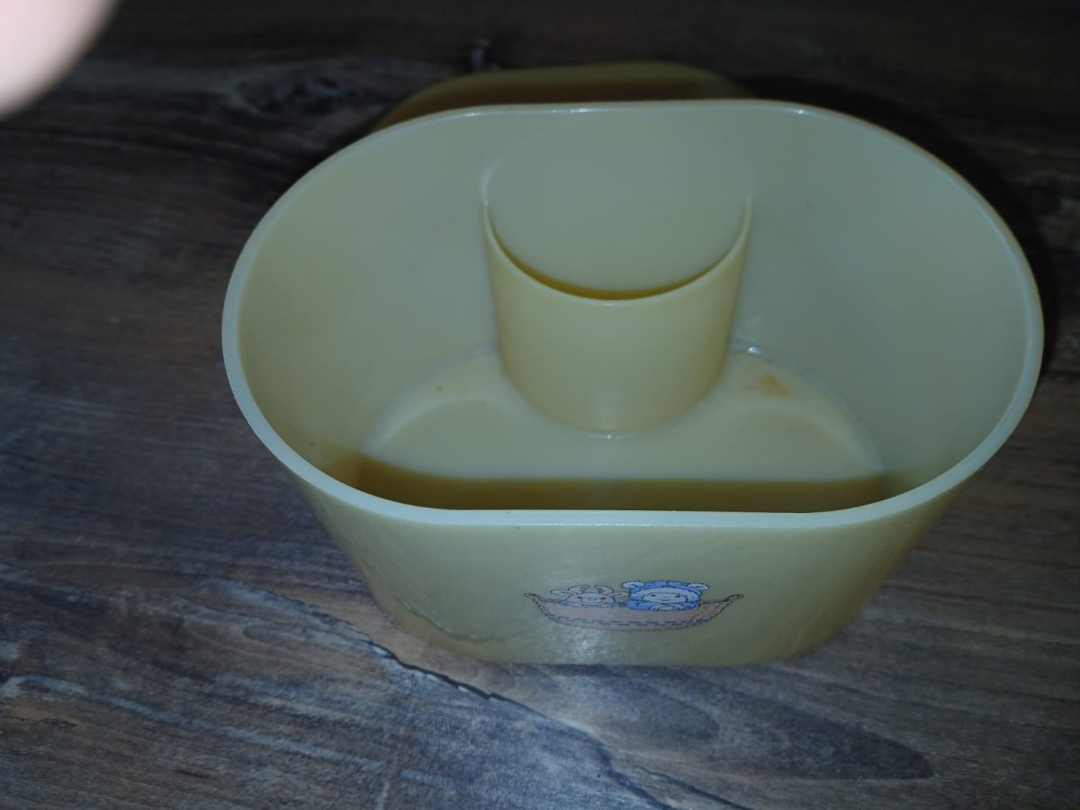 Illustration de Petite boîte rangement produits bébé 