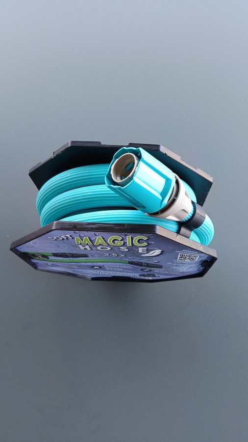 Illustration de Tuyau d'arrosage étirable