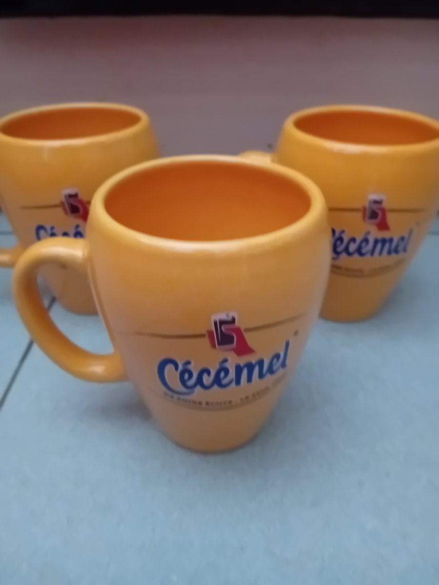 Illustration de 3 Tasses cecemel 70 ans