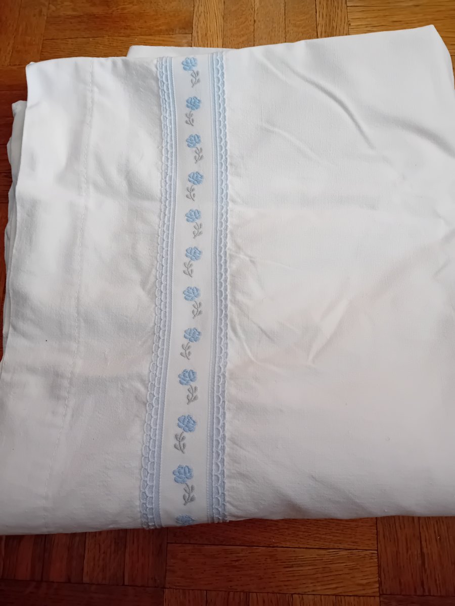 Illustration de Drap lit enfant en coton
