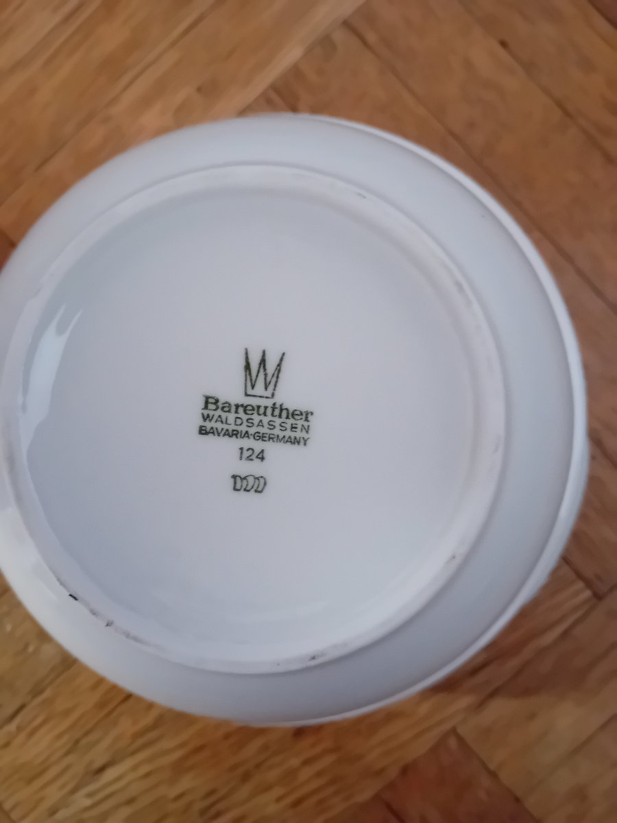 Illustration de 4 bols à soupe porcelaine allemande