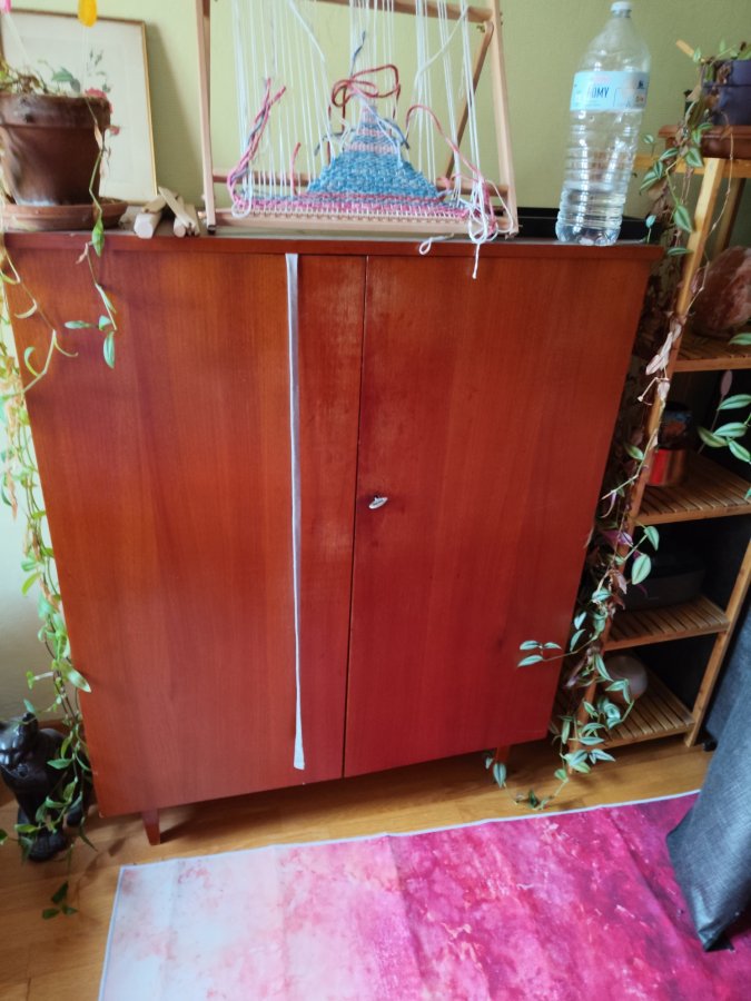 Illustration de Petite armoire