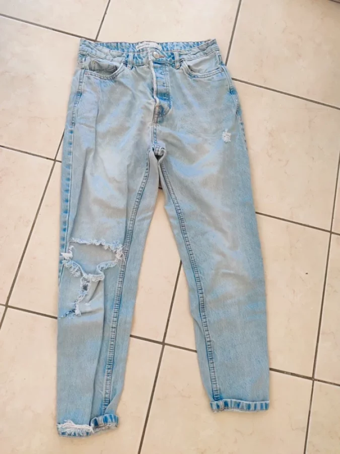 Illustration de Jeans grunge déchiré Stradivarius