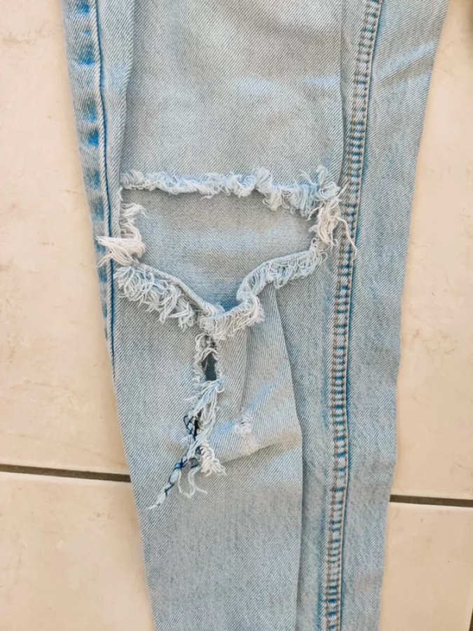 Illustration de Jeans grunge déchiré Stradivarius