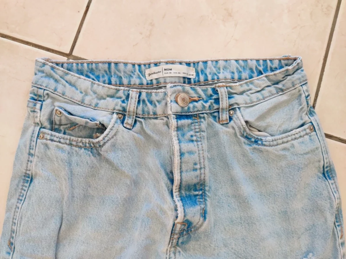 Illustration de Jeans grunge déchiré Stradivarius