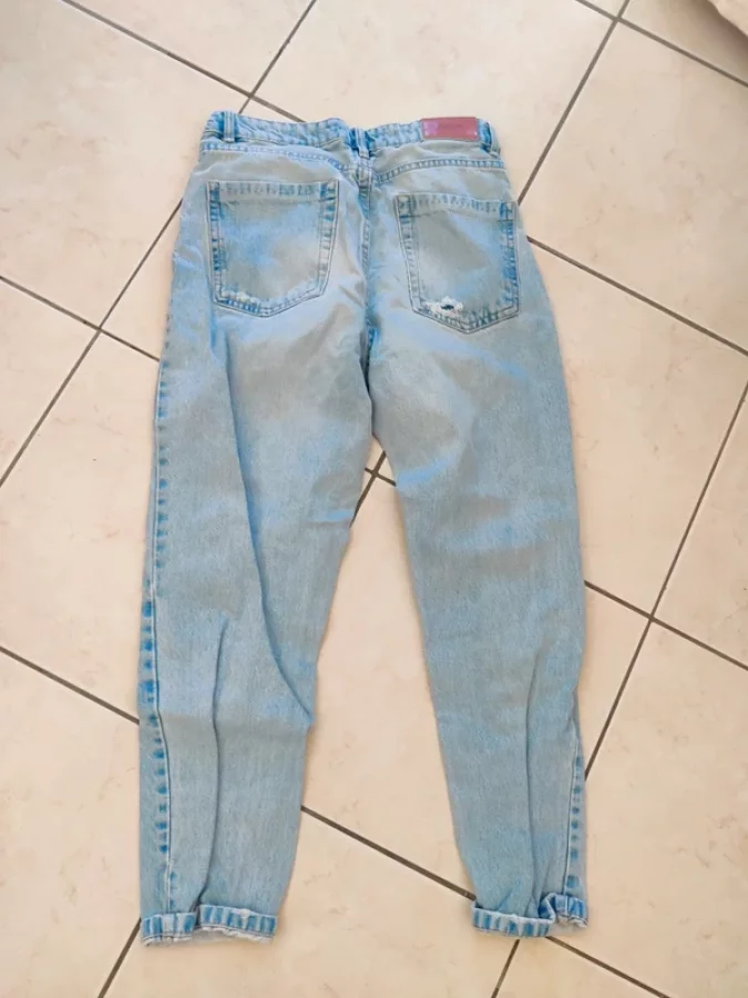 Illustration de Jeans grunge déchiré Stradivarius
