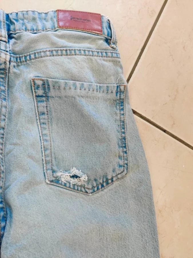 Illustration de Jeans grunge déchiré Stradivarius
