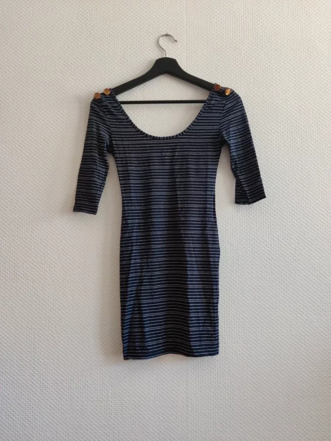 Illustration de Robe style marinière 