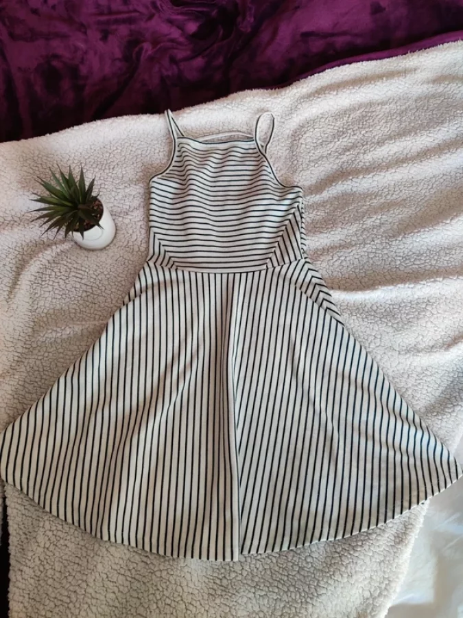 Illustration de Robe lignée 👗