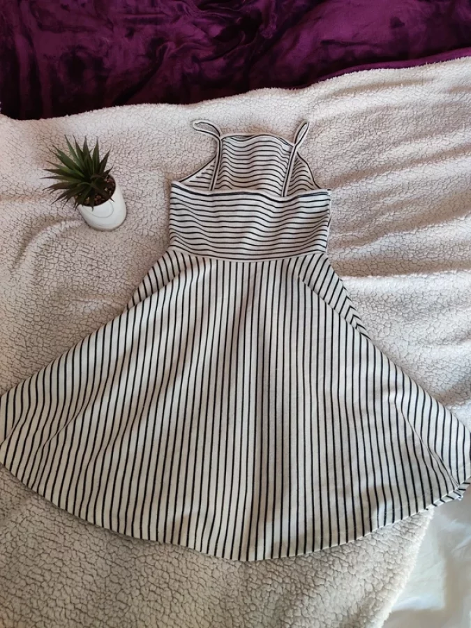 Illustration de Robe lignée 👗
