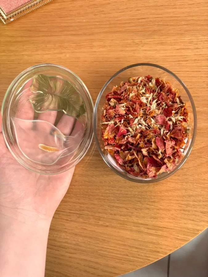 Illustration de Boîte à alliances en verre