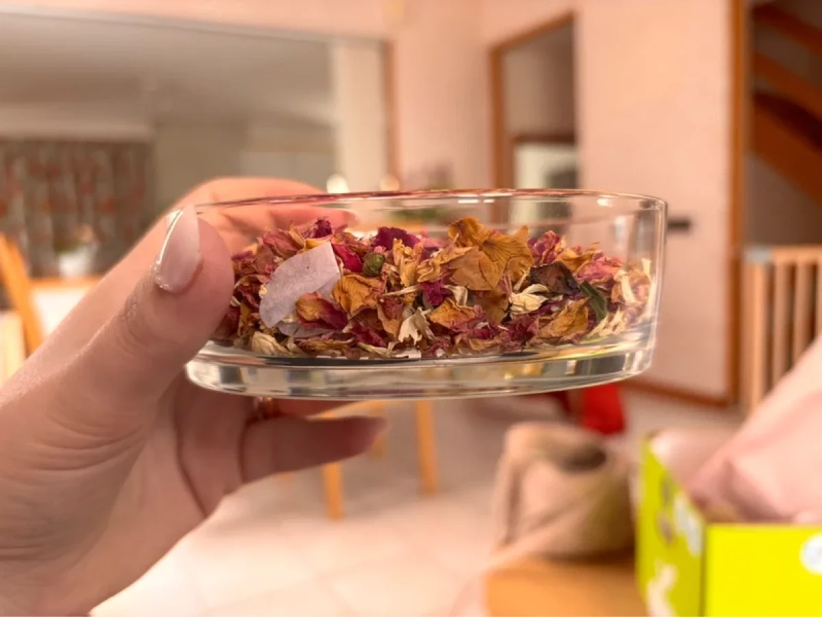 Illustration de Boîte à alliances en verre