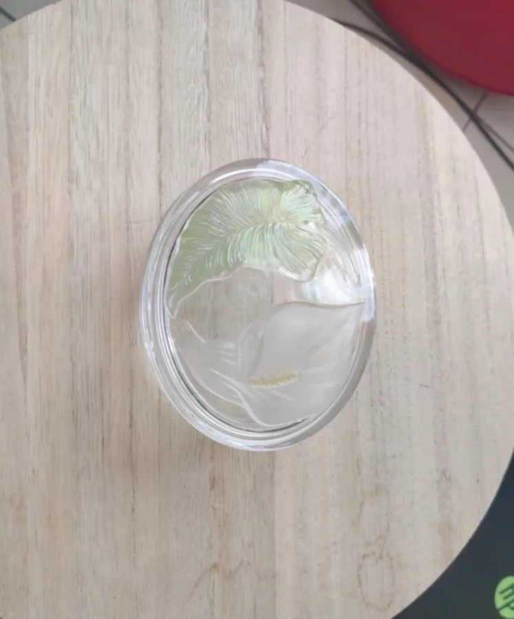 Illustration de Boîte à alliances en verre