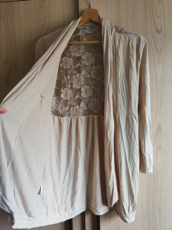 Illustration de Pull mi-long