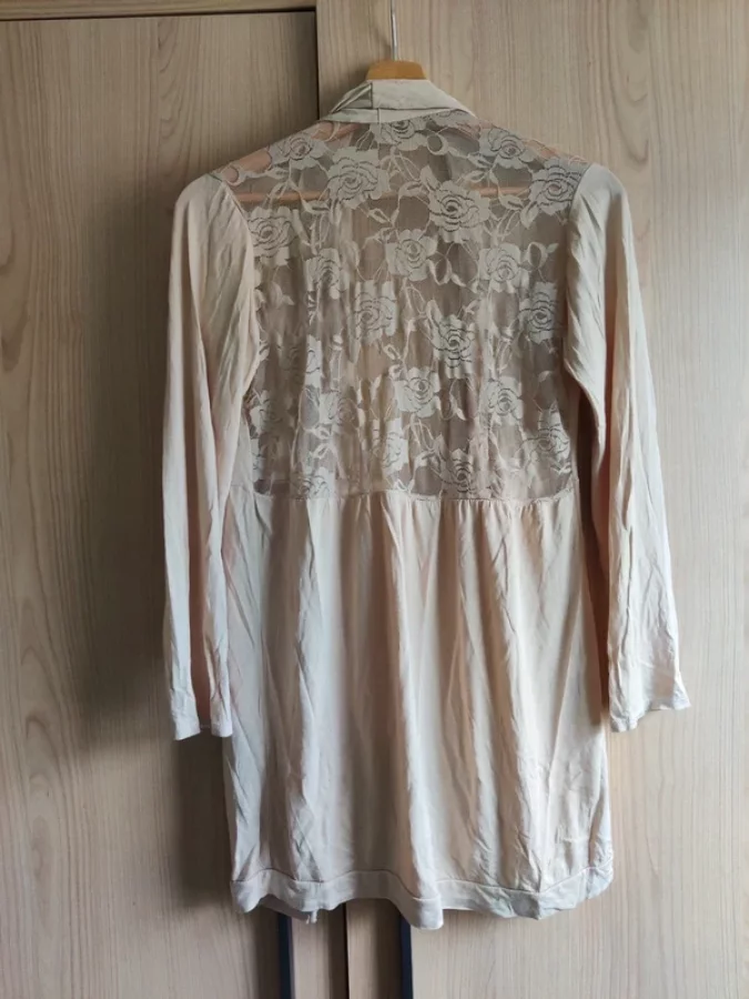 Illustration de Pull mi-long