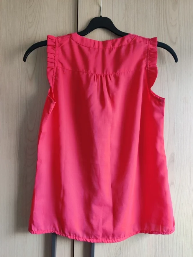 Illustration de Chemisier / blouse ample