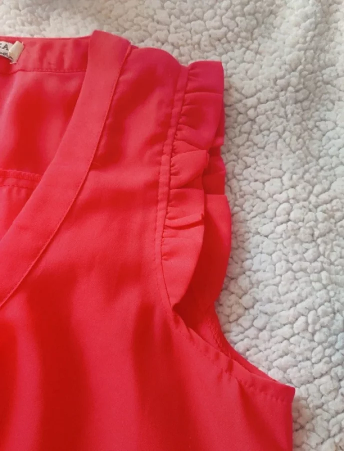 Illustration de Chemisier / blouse ample