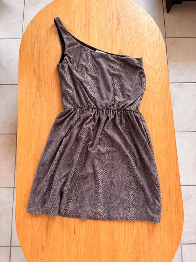 Illustration de Robe asymétrique motif animal