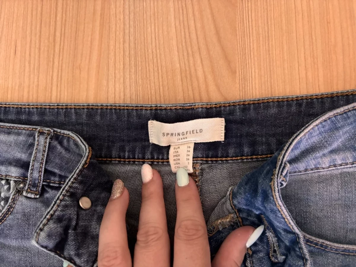 Illustration de Short en jeans Springfield