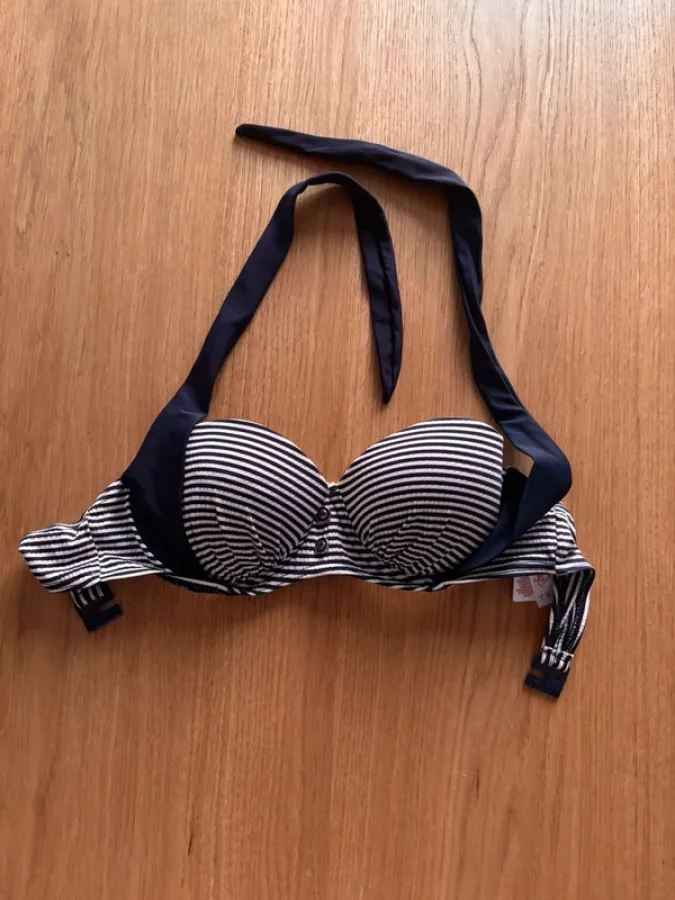 Illustration de Haut de bikini marine neuf