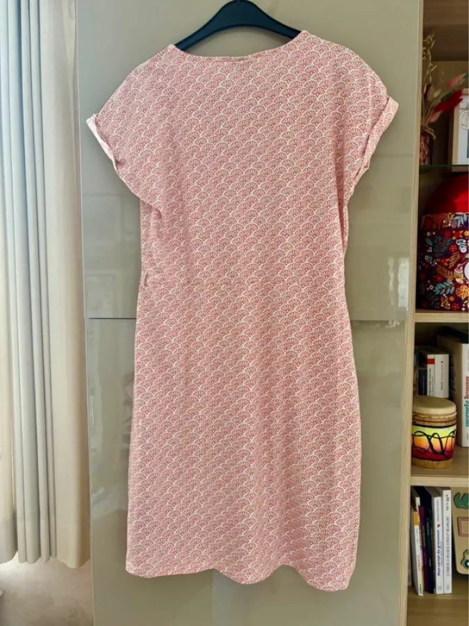 Illustration de Robe d’été décolleté en V (parfaite grossesse aussi)