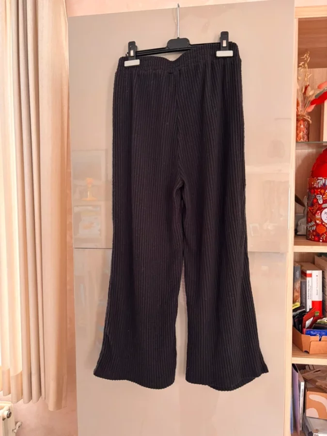 Illustration de Pantalon ample noir neuf