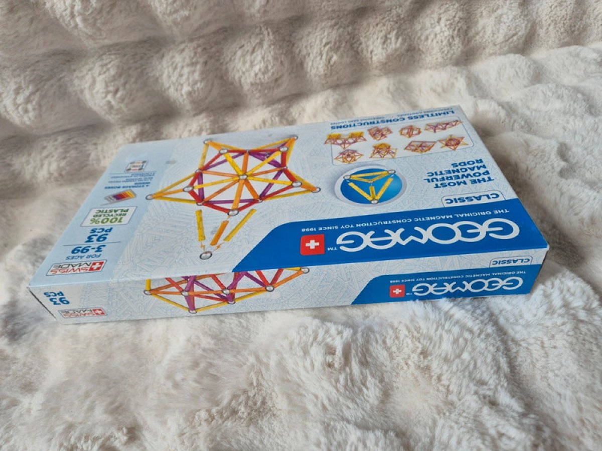 Illustration de Geomag + 93 pieces