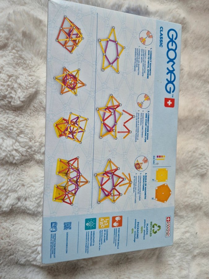 Illustration de Geomag + 93 pieces