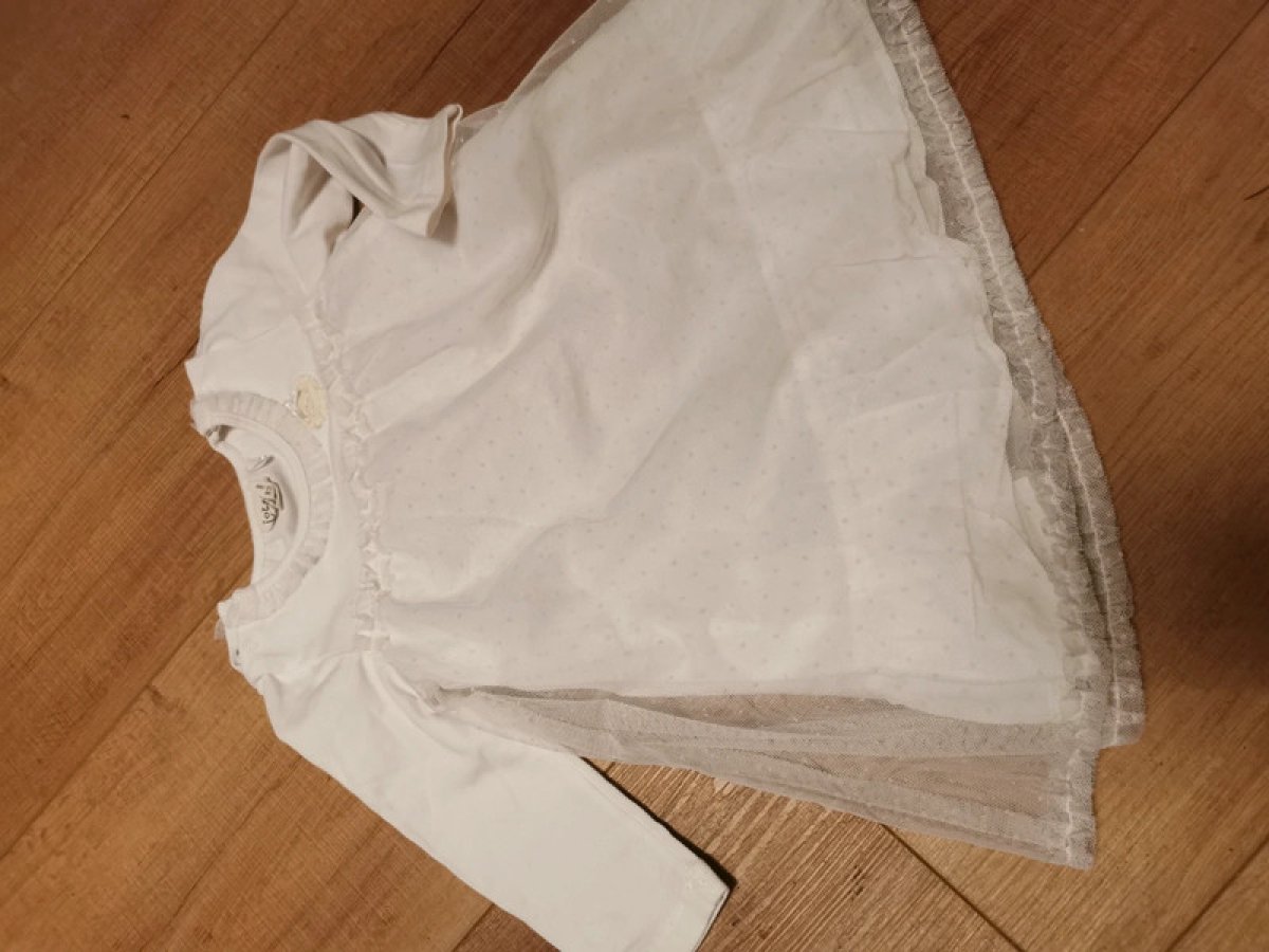 Illustration de Robe tulle à pois