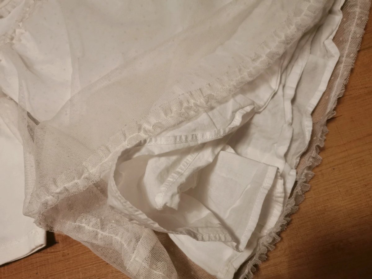 Illustration de Robe tulle à pois