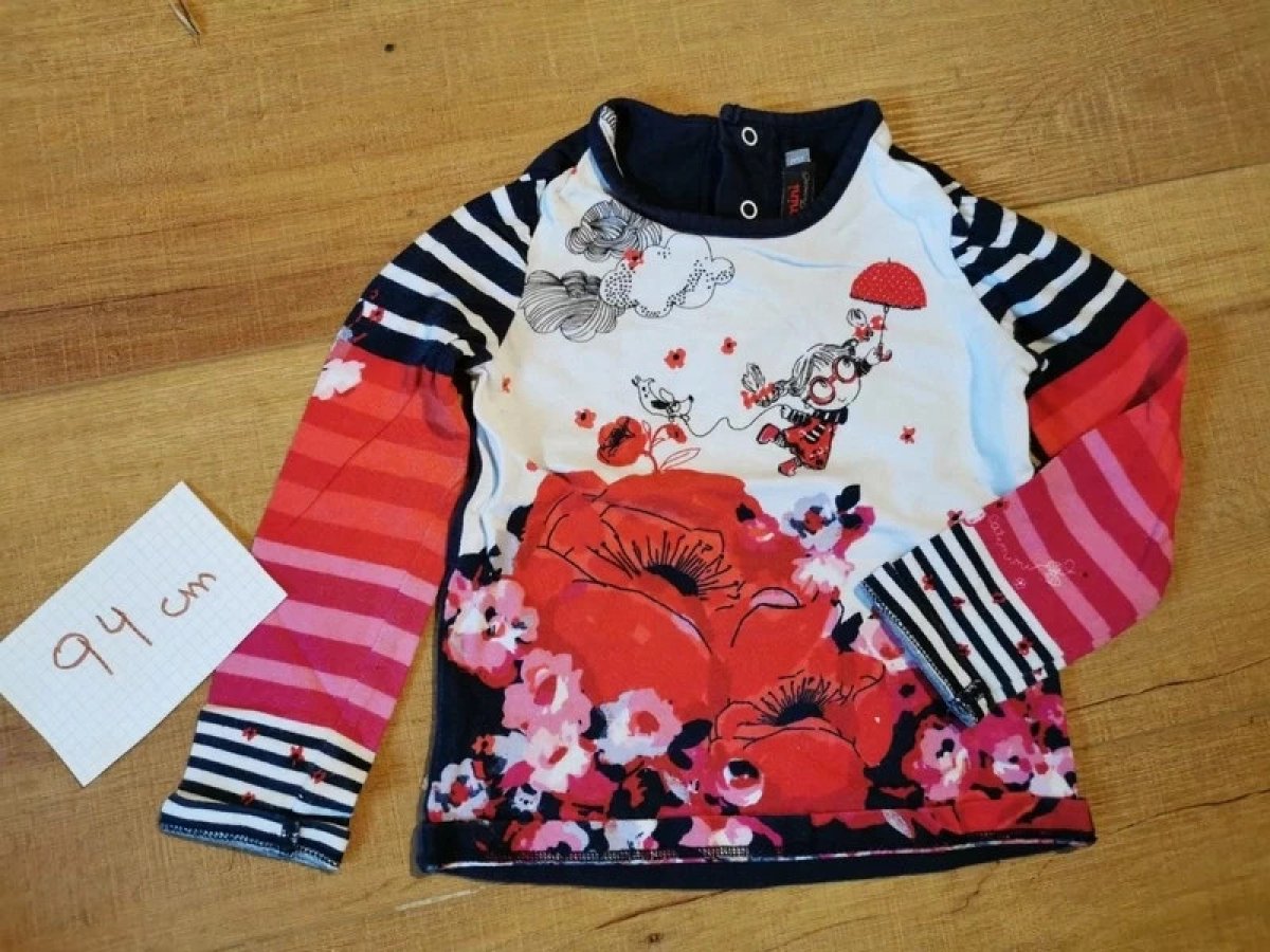 Illustration de T-shirt longue manche