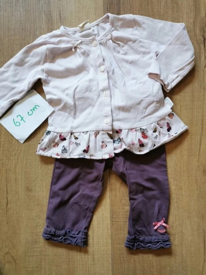 Illustration de Gilet et pantalon 67 cm