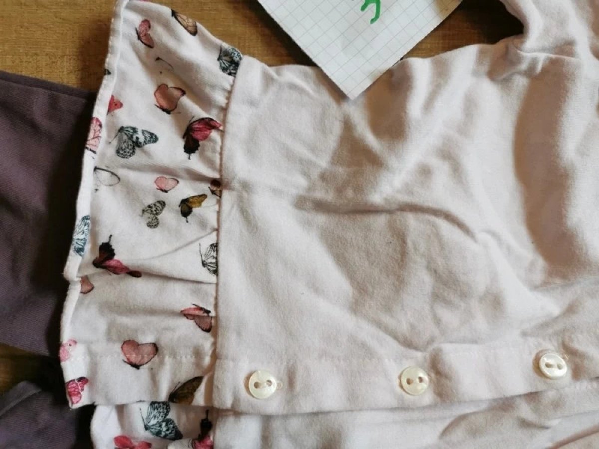 Illustration de Gilet et pantalon 67 cm