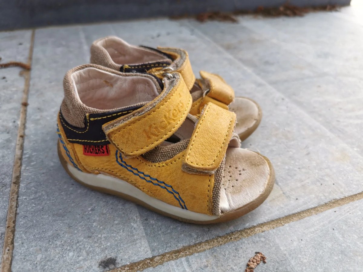 Illustration de Sandales kickers 19