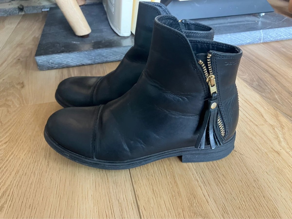 Illustration de Bottines geox 33