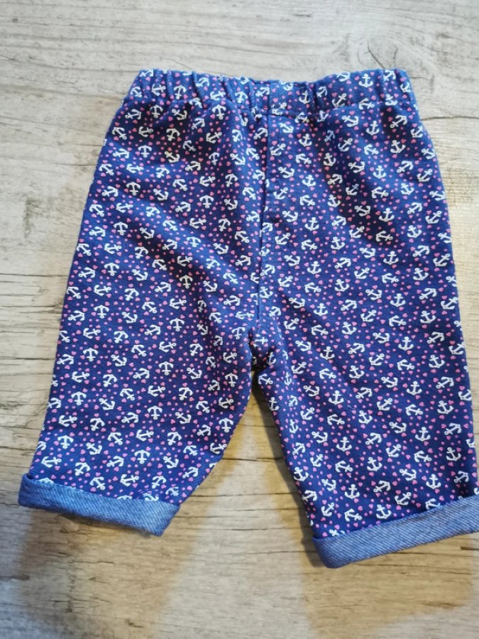 Illustration de Robe et legging 