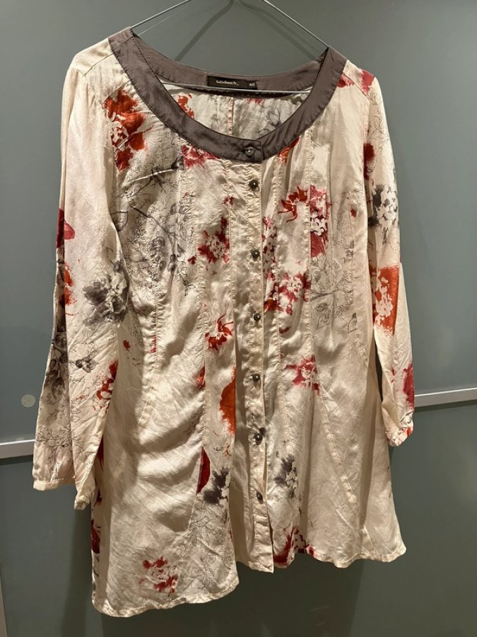 Illustration de Blouse en soie