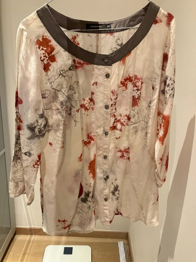 Illustration de Blouse en soie