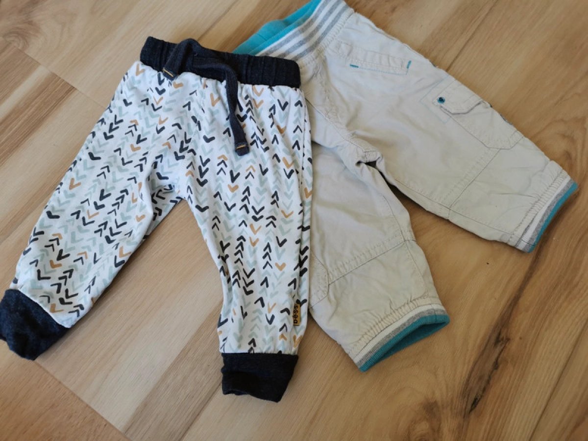 Illustration de 2 Pantalons 68cm
