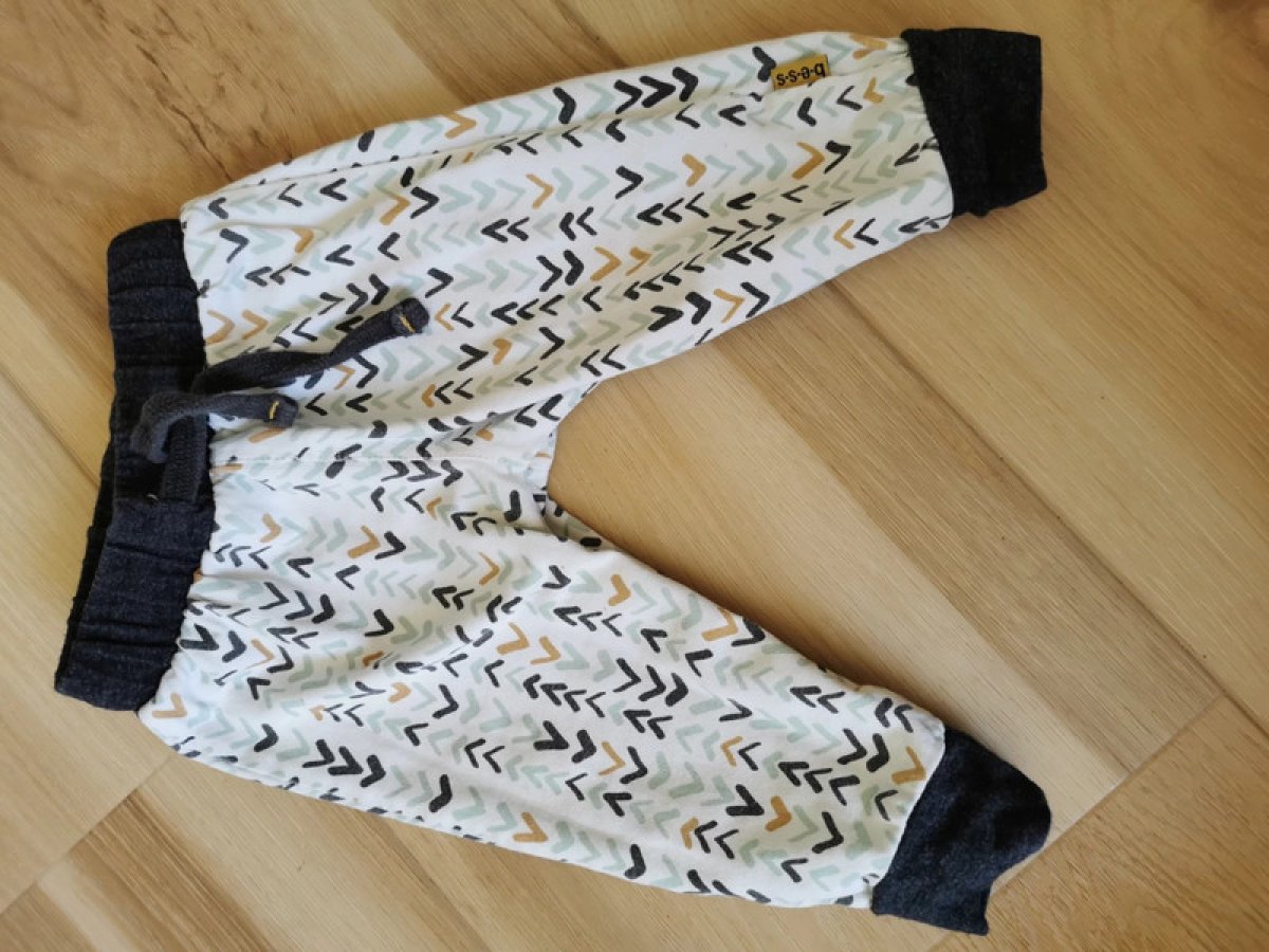 Illustration de 2 Pantalons 68cm