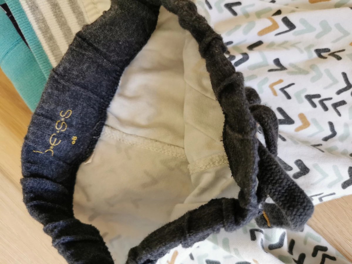 Illustration de 2 Pantalons 68cm